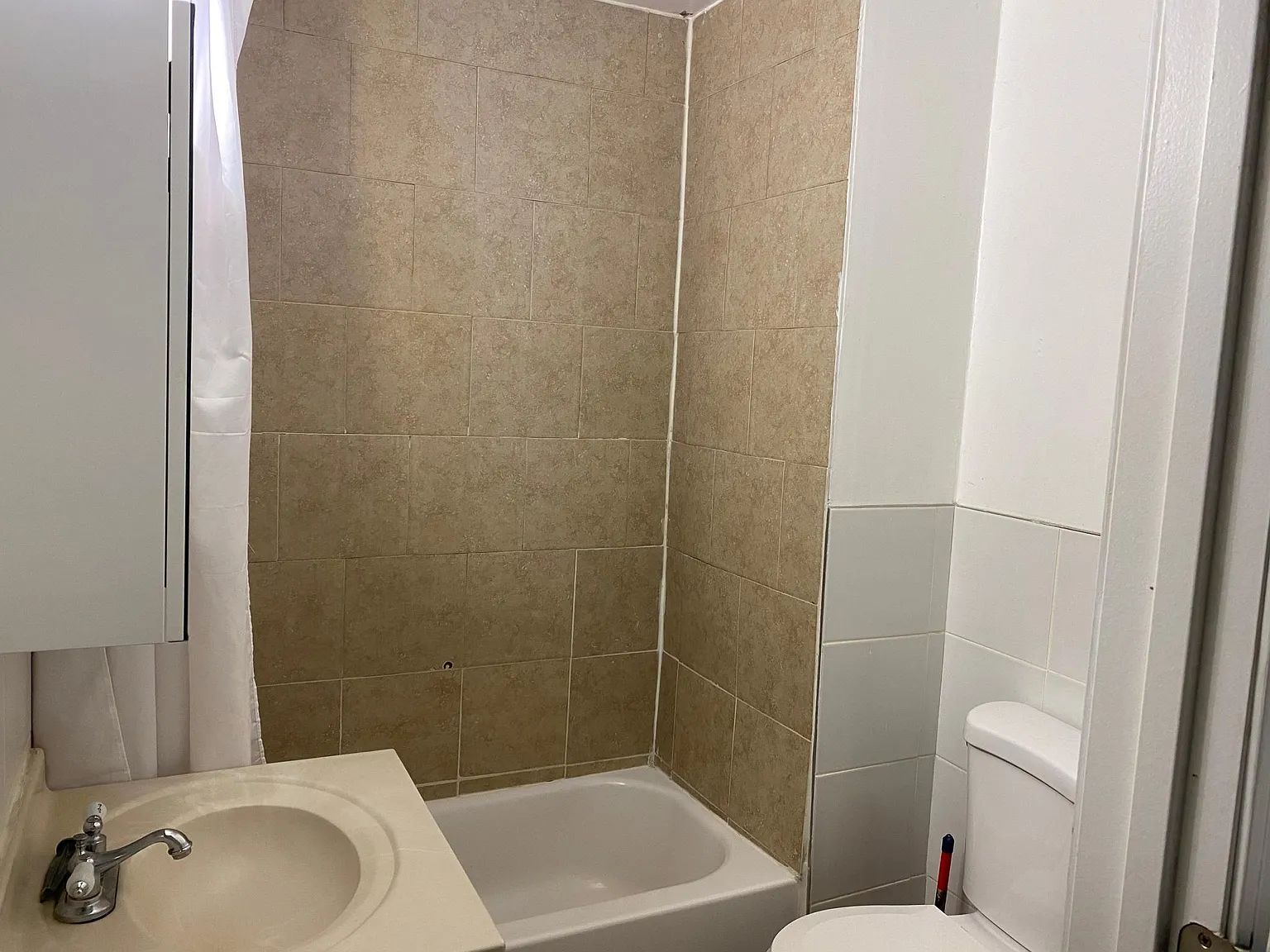 2 bed, 1000 sqft, $1,600 — Photo 3