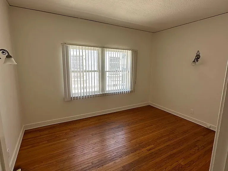 454 N Orange Grove Ave — Photo 11