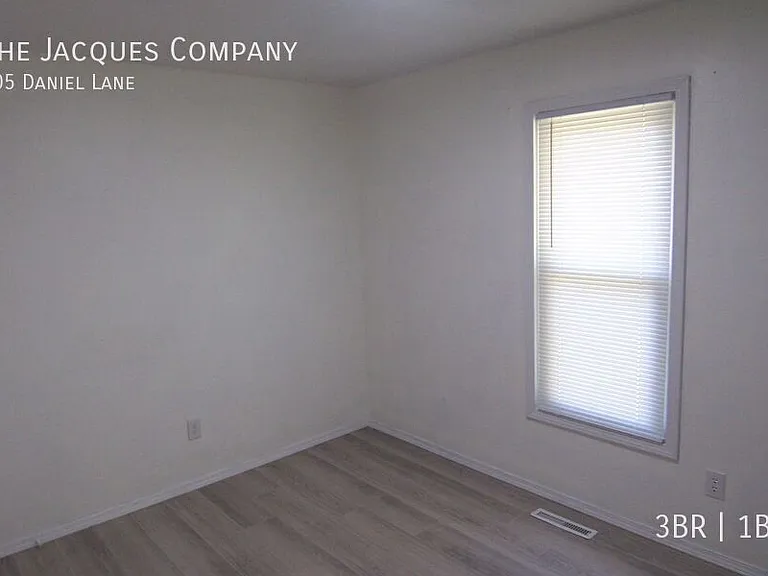 605 Daniel Ln — Photo 12