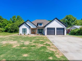 1901 Orman St, Muscle Shoals, AL 35661