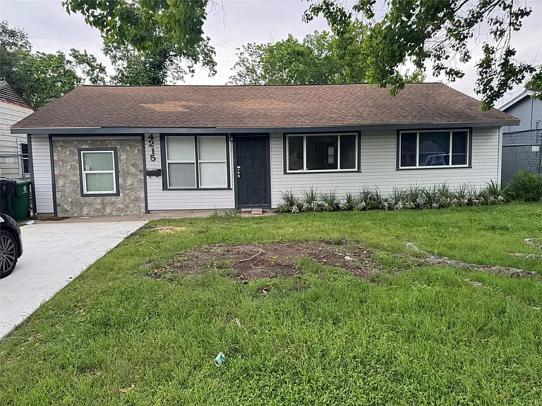 4215 Botany Ln — Photo 1