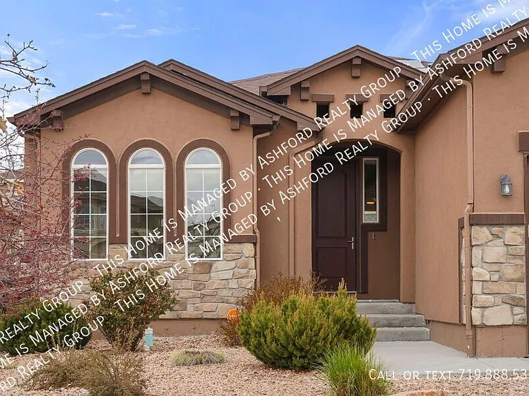 7215 Rim Bluff Ln — Photo 2