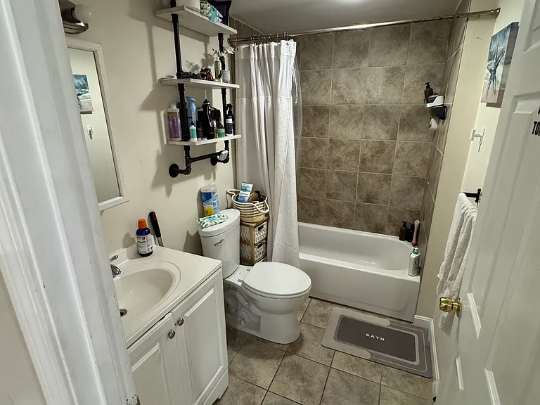 229 London St #3 — Photo 4