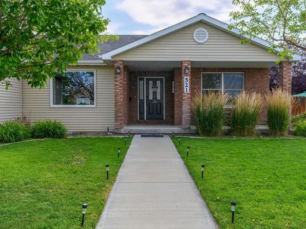 521 Cedarwood Dr, Powell, WY 82435