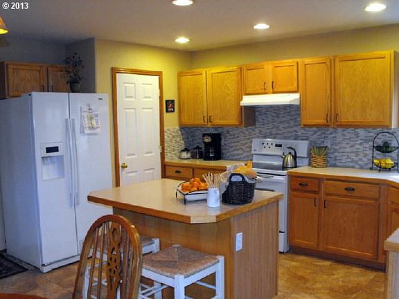 3rd image of 3202 NE 170th Pl
