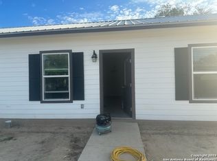 1102 Poplar St, Jourdanton, TX 78026