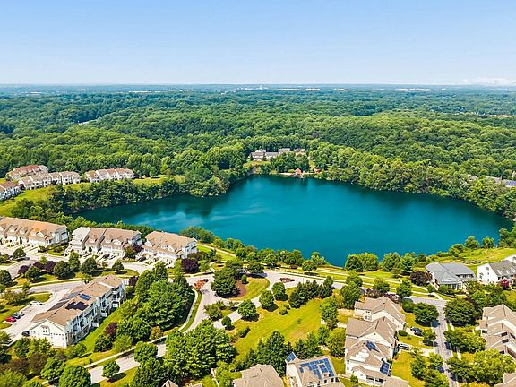 5th image of 8741 Lake Edge Dr