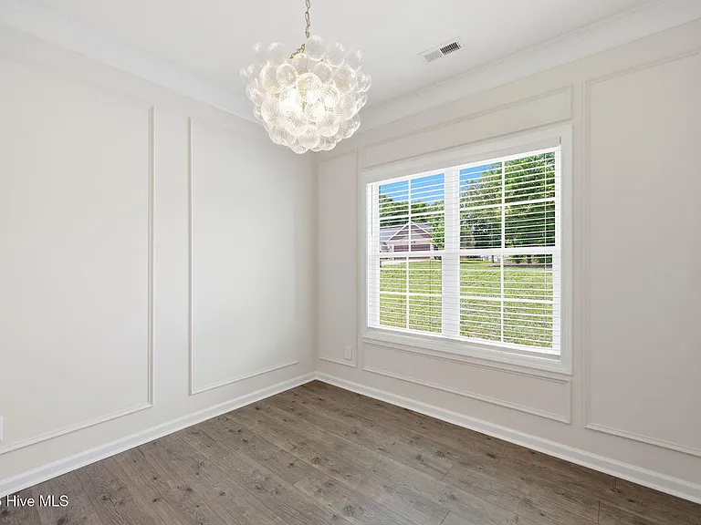 105 Village Dr — Photo 14