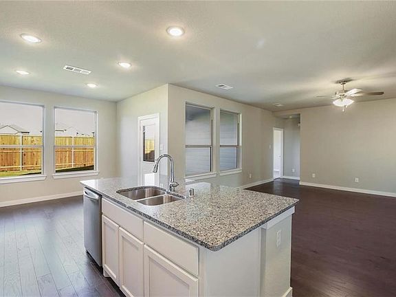 5th image of 1505 Spoonbill Dr