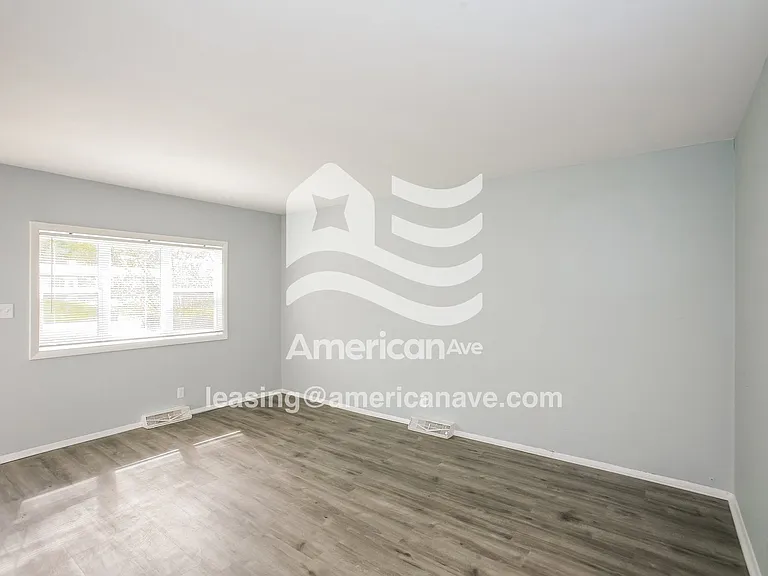 877911_004_living_room_12742508.jpg