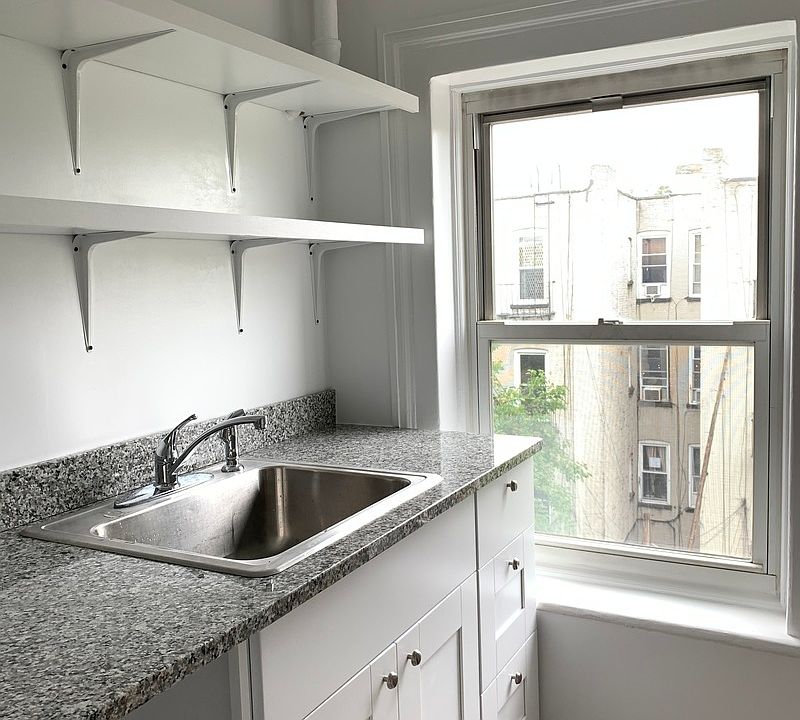 1st image of 367 Union St Floor 3