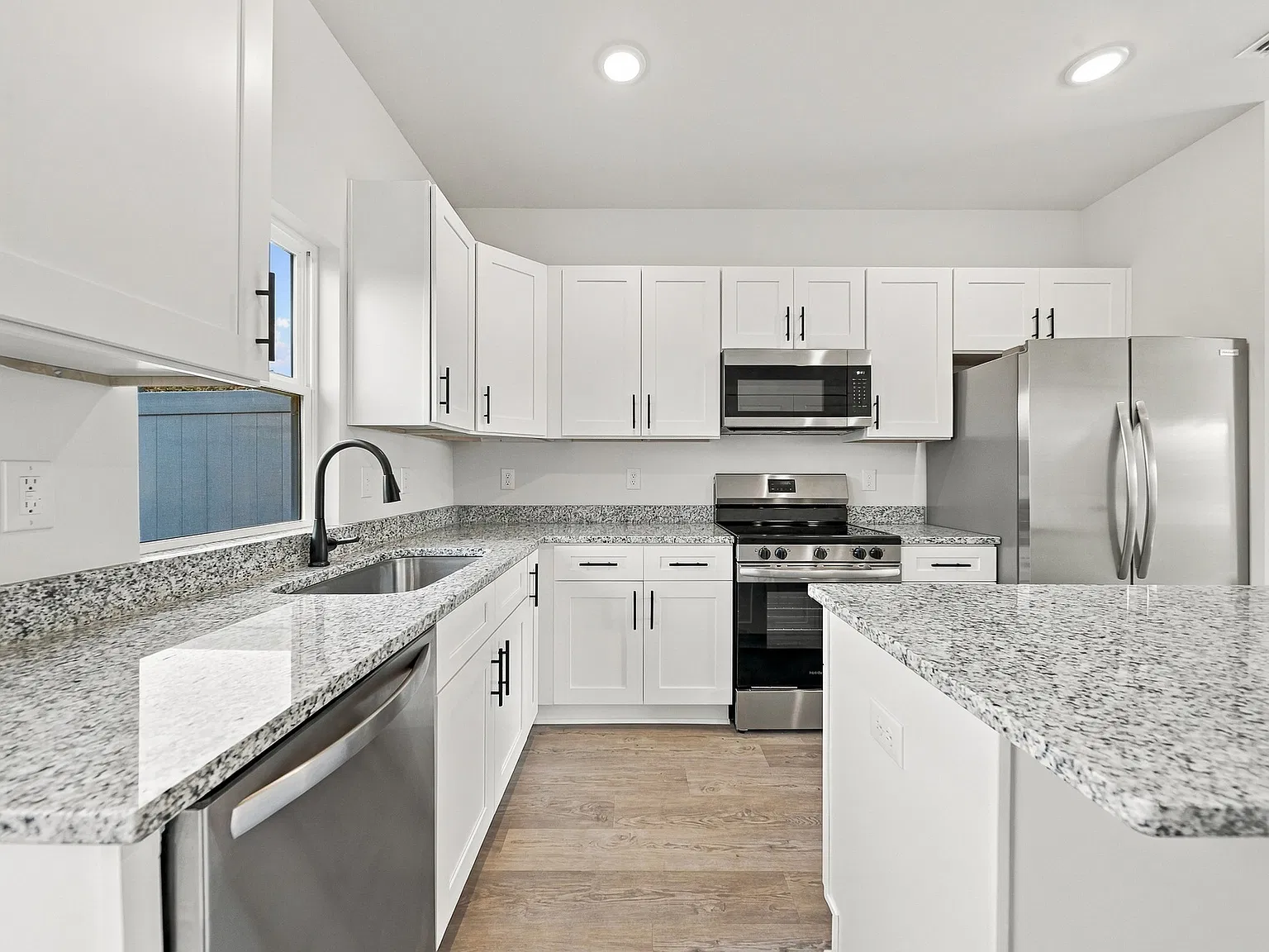 2 bed, 1.5 bath, 1092 sqft, $1,545 — Photo 4