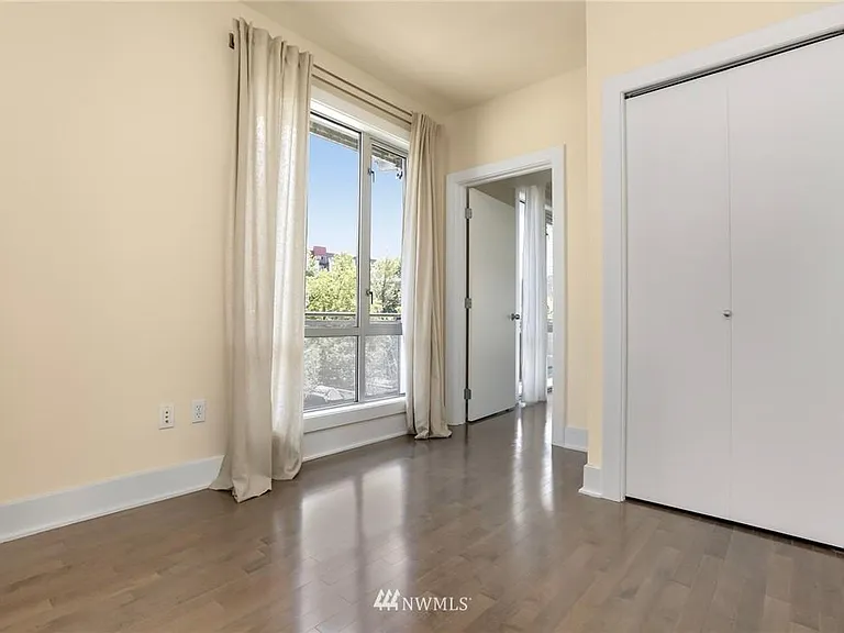 1609 Summit Ave #302 — Photo 11