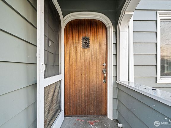 3rd image of 303 S Lafayette Avenue