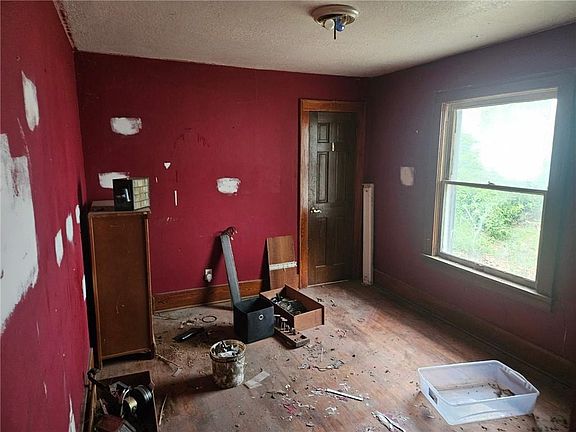 5th image of 413 W 22nd St