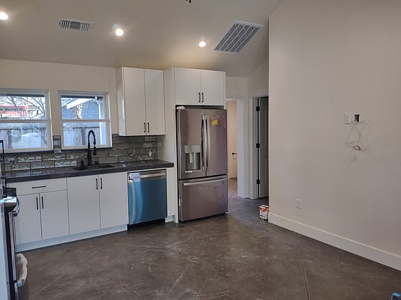 Living Room/Kitchen (Open Floor Plan)
