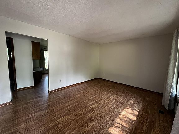 4th image of 1185 Kinney Ave SW