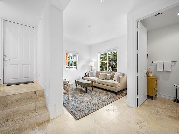 3rd image of 150 NE 6th Avenue #P