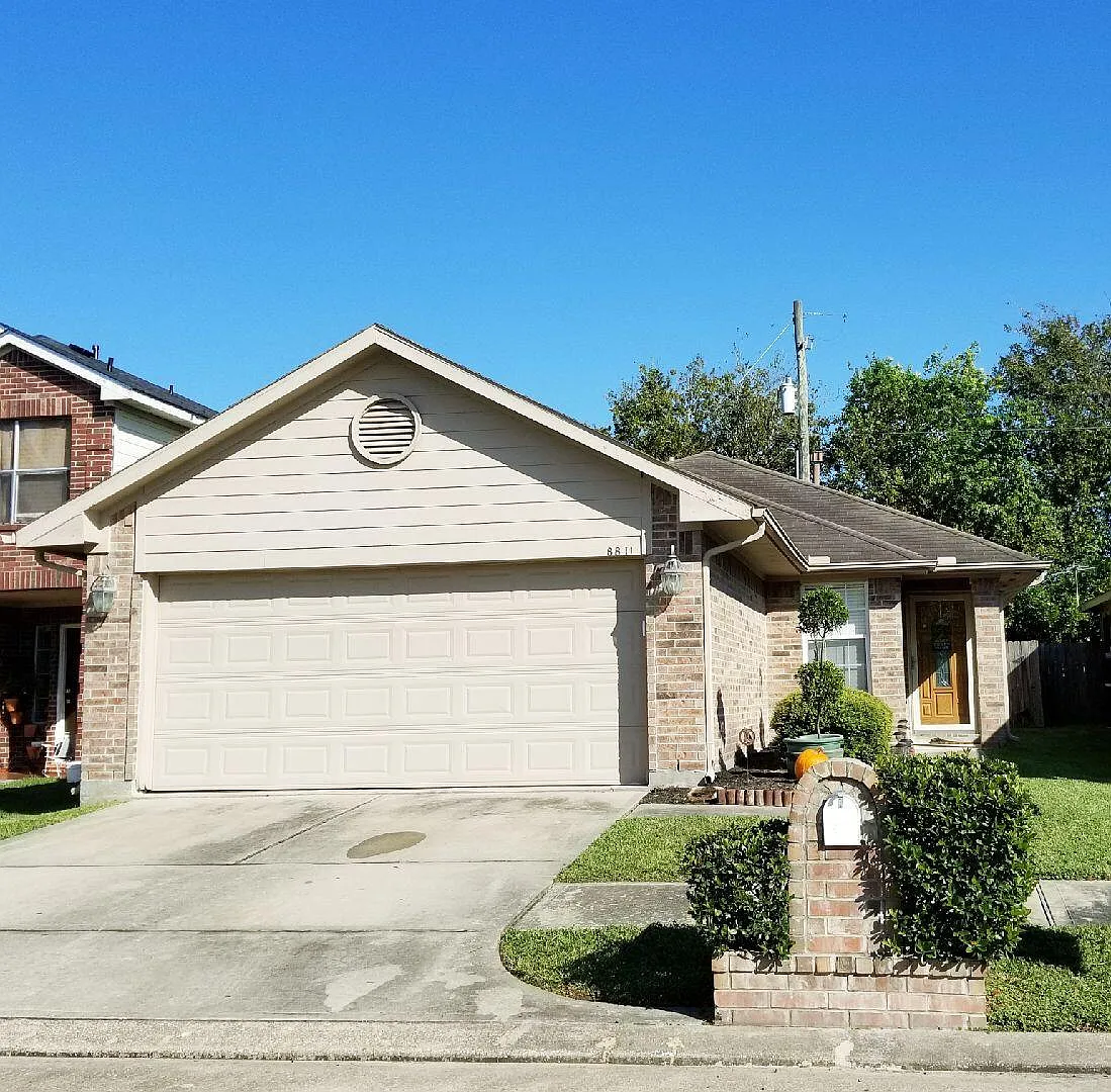 3 bed, 1800 sqft, $1,900 — Photo 1