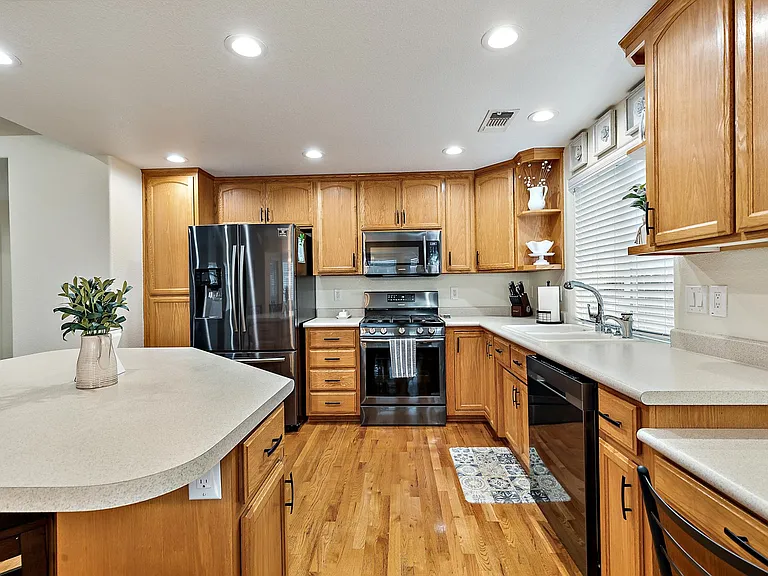 2327 Jeremy St — Photo 49