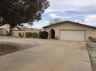 14575 Tonikan Rd, Apple Valley, CA 92307