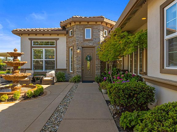 2nd image of 832 Royal Troon Pl