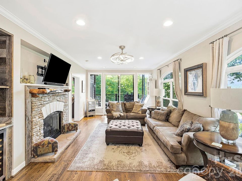 1st image of 30 Lower Tanglewood Rd E Unit 2