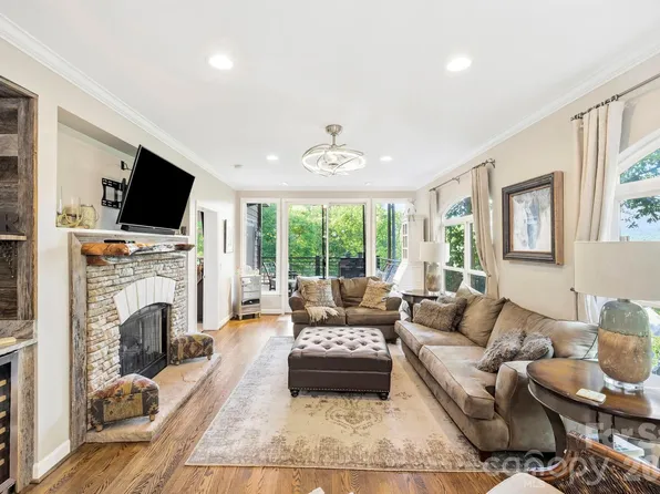 30 Lower Tanglewood Rd E Unit 2, Lake Toxaway, NC 28747