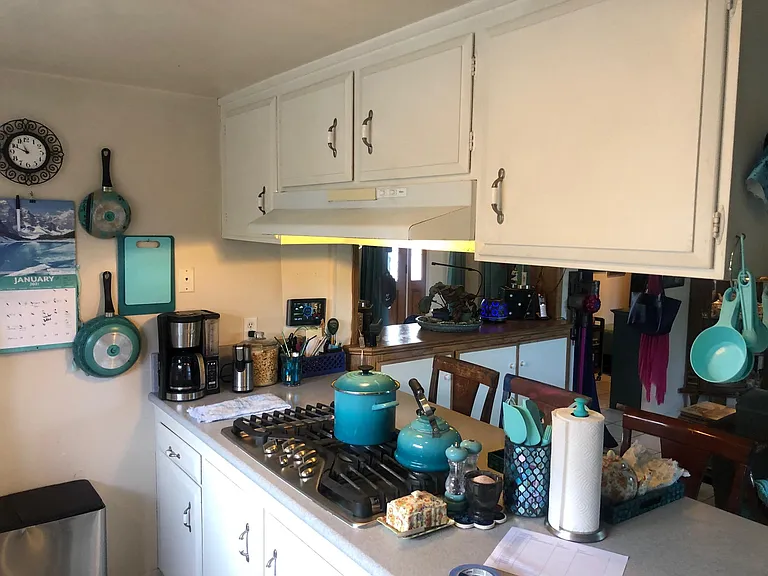 KITCHEN STOVE TOP AREA