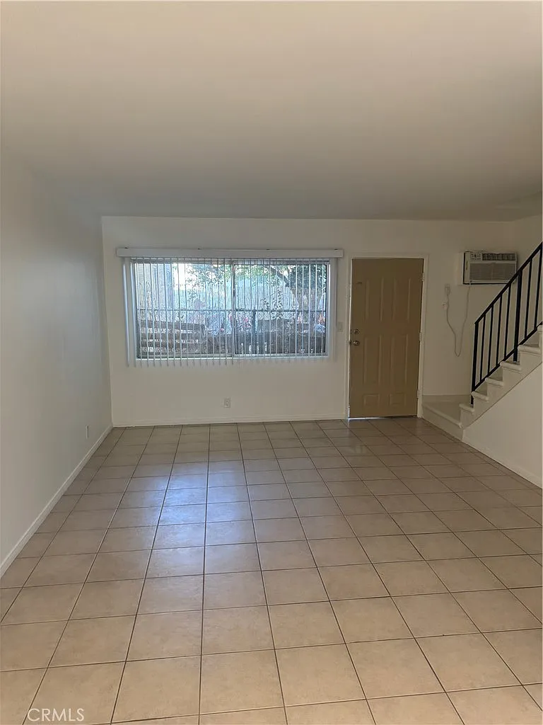 2 bed, 850 sqft, $2,399 — Photo 3