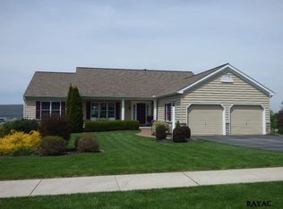 3950 Blossom Valley Dr, York, PA 17402