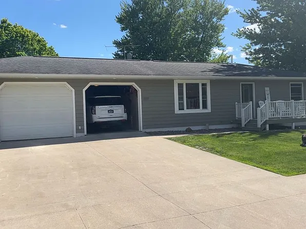 507 1st St, Monona, IA 52159
