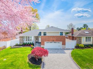 19 Birchwood Park Dr, Syosset, NY 11791