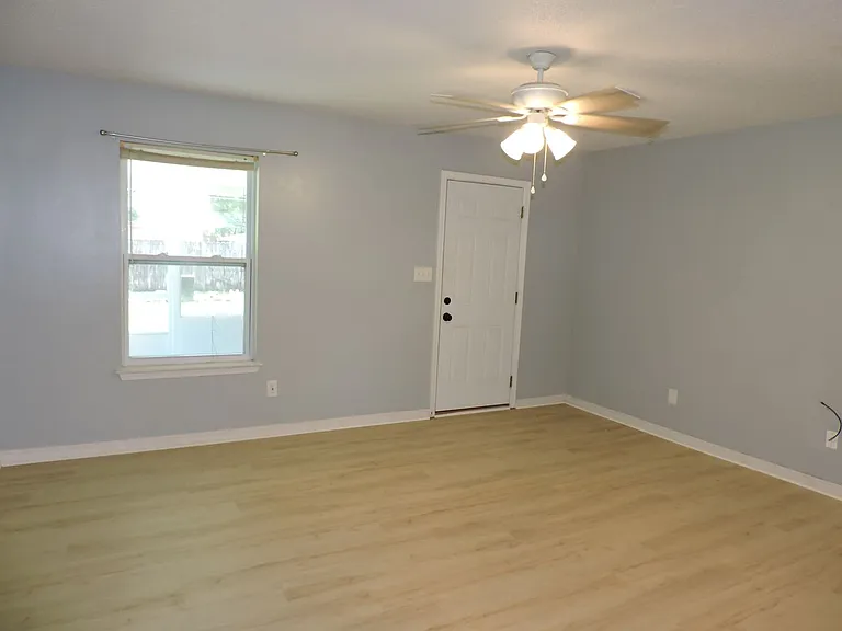 6537 Sinclair St — Photo 3