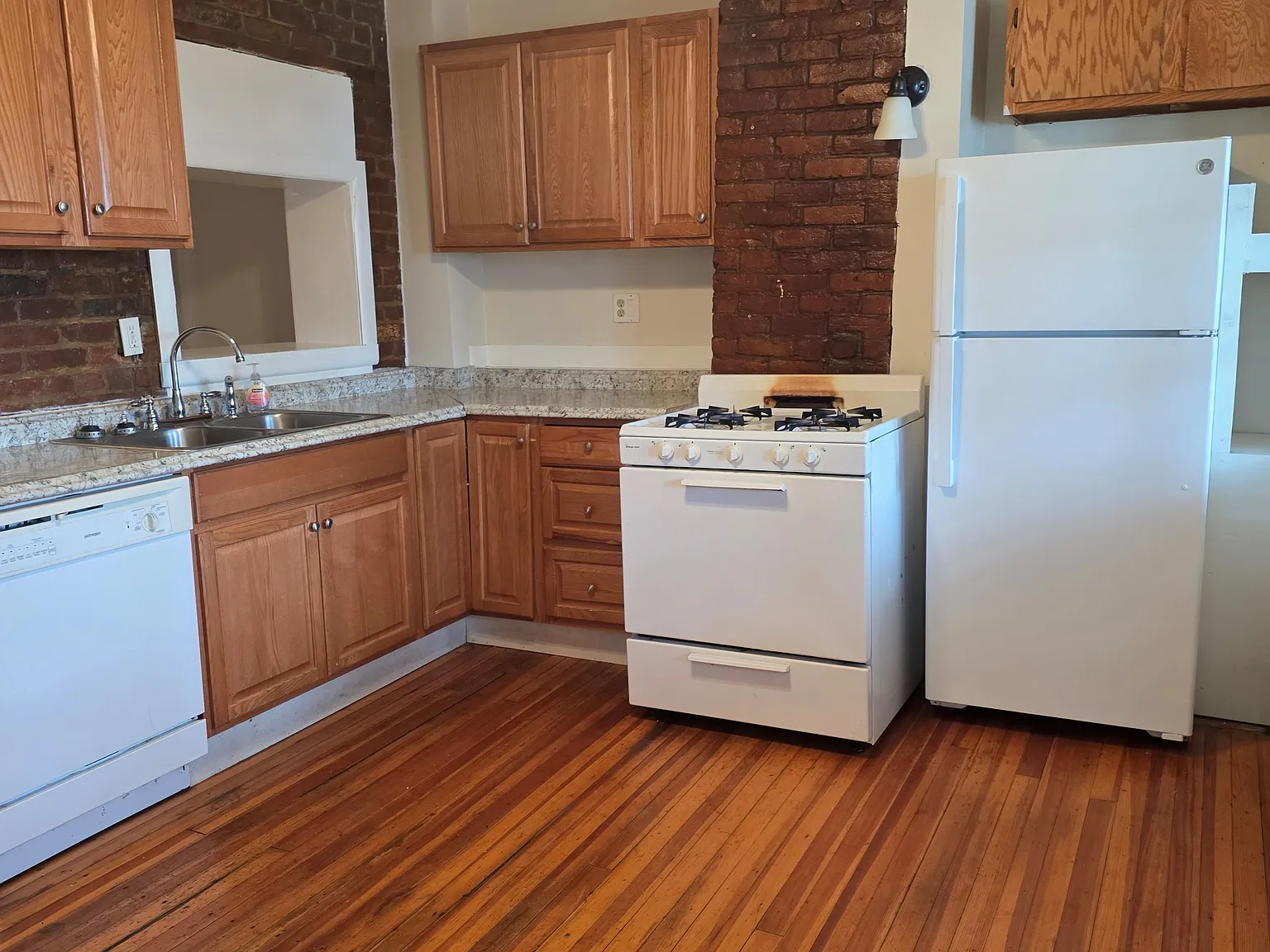 2 bed, 950 sqft, $1,350 — Photo 4