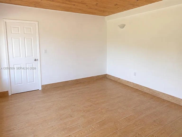 3300 SW 32nd Ave — Photo 6