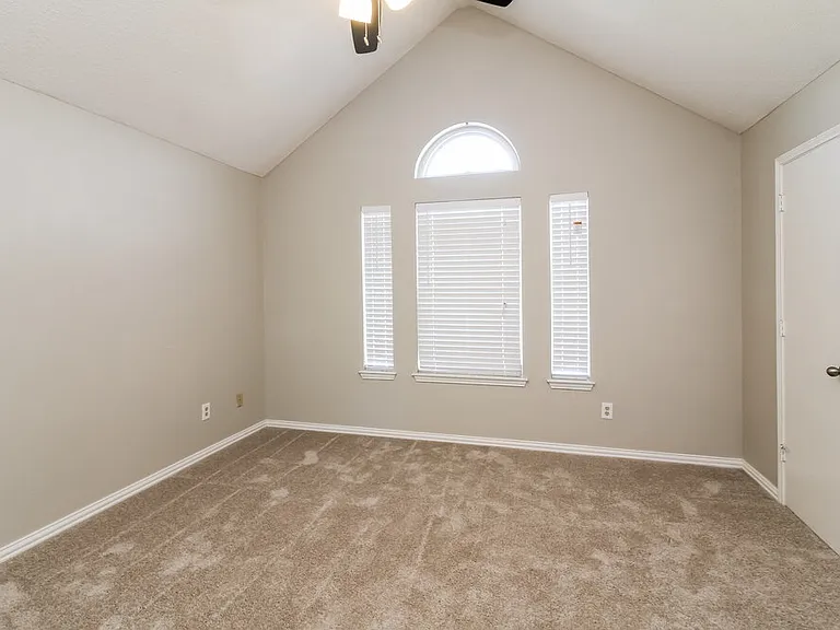 1115 Colbert Ln — Photo 8