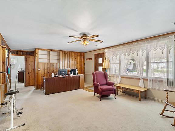 4th image of 42 W Oak St