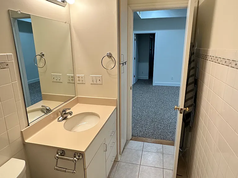 306 S Oak St #A — Photo 11