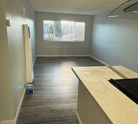 4th image of 280 Howland St #304