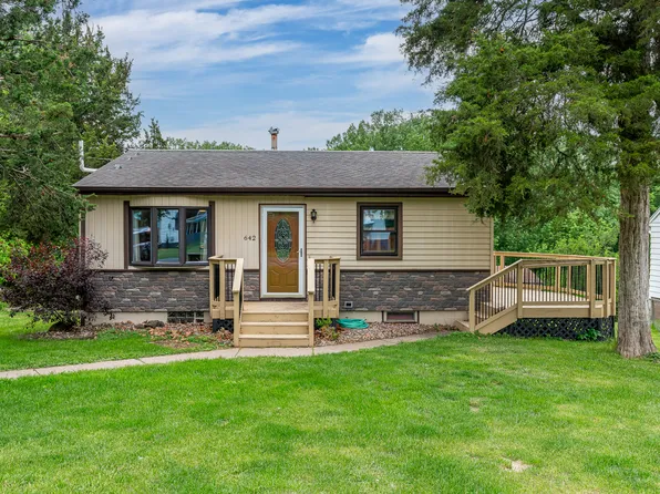 642 8th St, Silvis, IL 61282