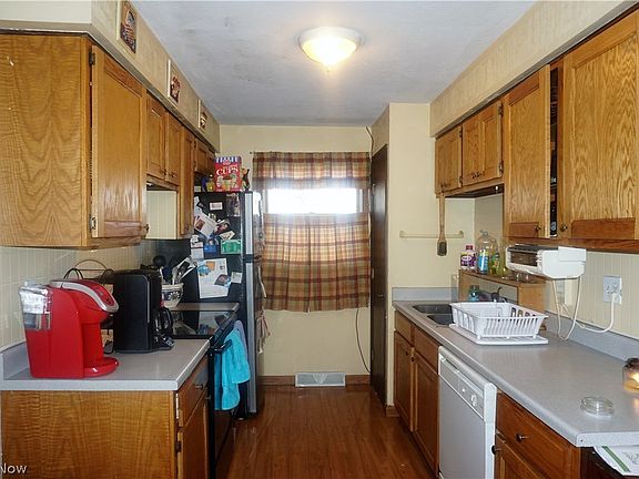 4th image of 20661 Pineview Cir