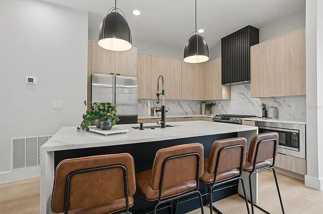 607 W Euclid Ave — Photo 3