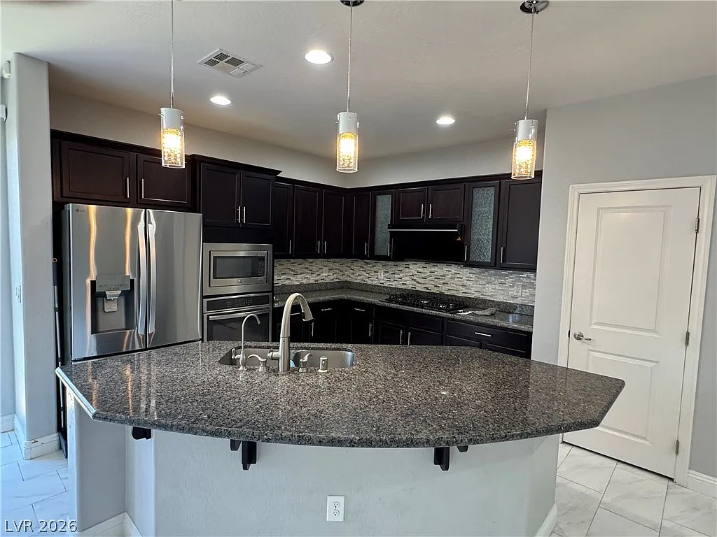 3 bed, 2.5 bath, 2263 sqft, $2,350 — Photo 2