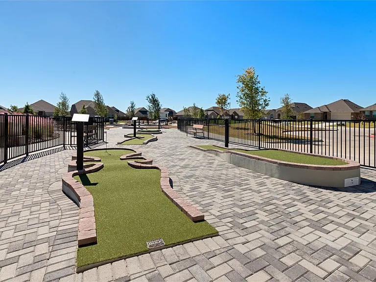 The community at Bridgewater also has a mini golf course.