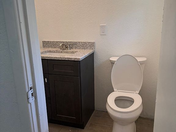 5th image of 700 W Denison Dr