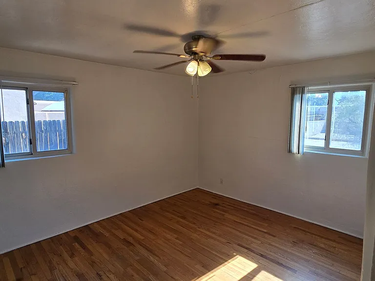 1728 Richmond Dr NE — Photo 7