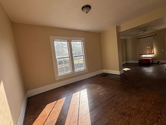 2nd image of 1001 W Bartow St