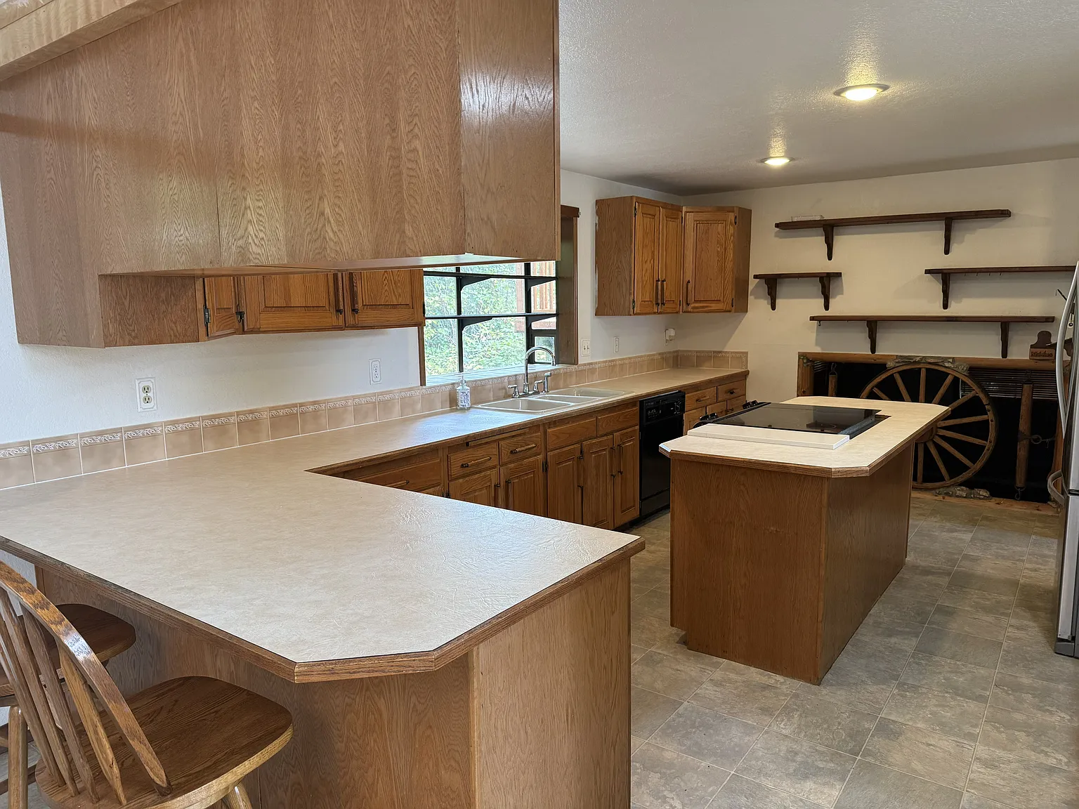 3 bed, 2.5 bath, 2010 sqft, $1,950 — Photo 2