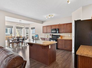 3233 21a Ave NW, Edmonton, AB T6T0K5